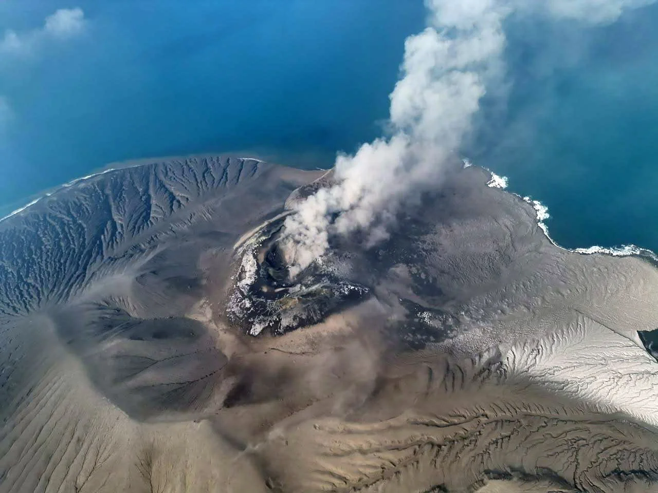 BNPB Siapkan OMC Luruhkan Abu Anak Krakatau, Pesawat Siaga di Pondok Cabe