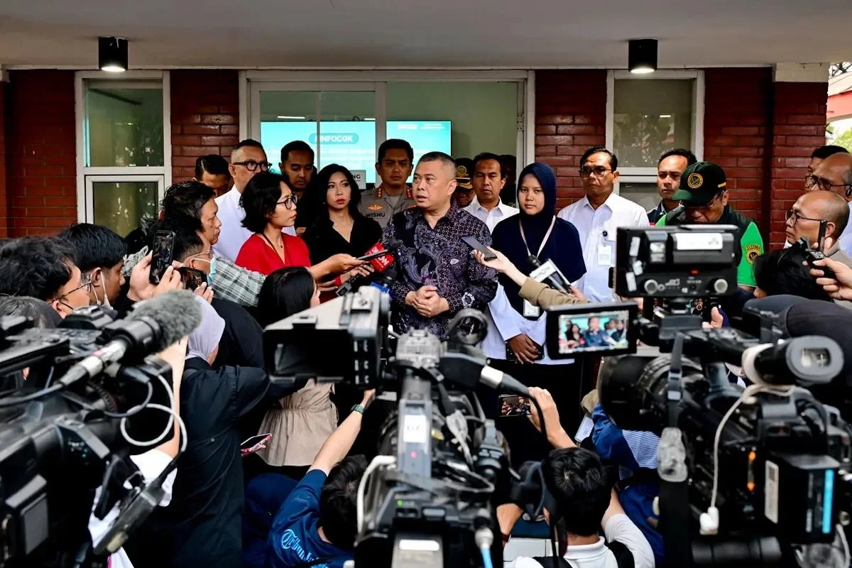 Prabowo Pantau Erupsi Anak Krakatau, 1.558 Penerbangan Terdampak