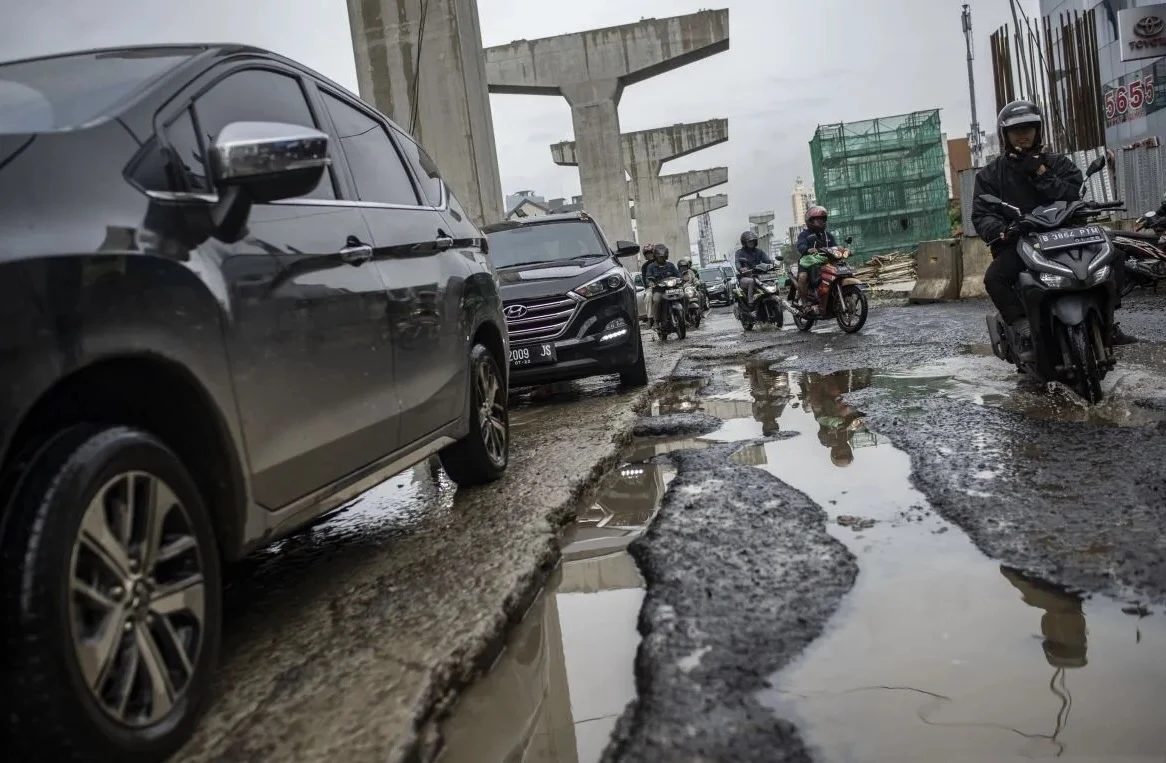 Sabar, Pramono Sebut Jalan Berlubang di Jakarta Belum Bisa Diperbaiki Saat Ini