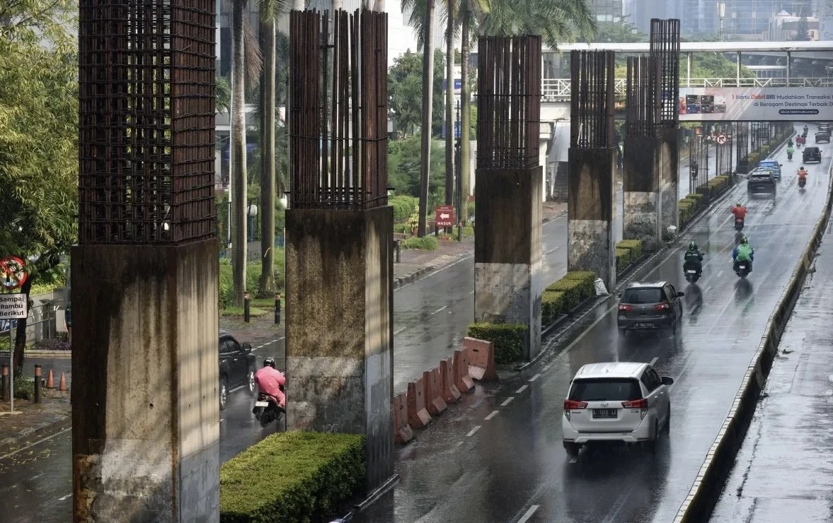 Dua Dekade Mangkrak, Tiang Monorel di Rasuna Said Akhirnya Dibongkar Pekan Depan
