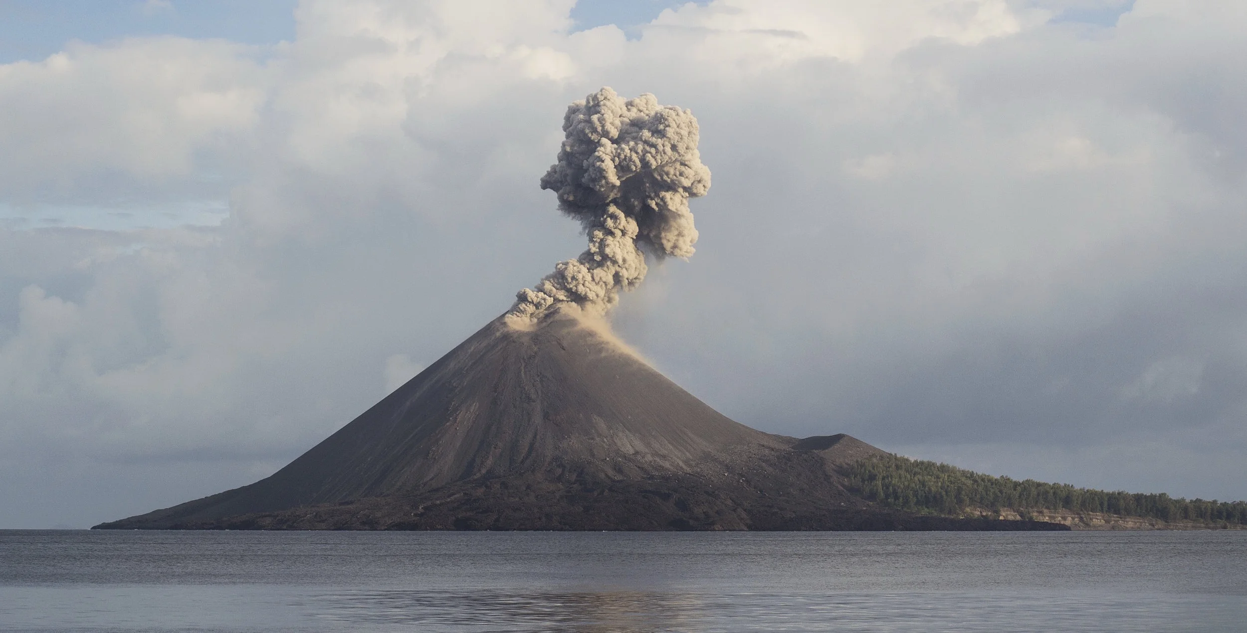 Status Anak Krakatau Masih Siaga