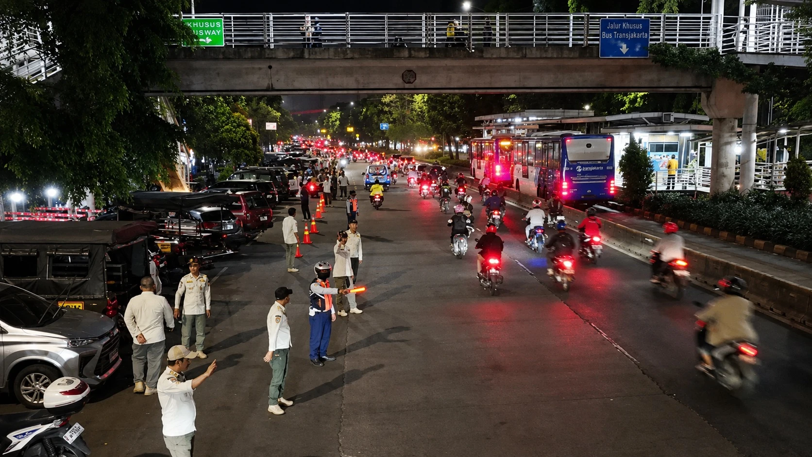 DKI Klaim Tertibkan Parkir Liar Tanpa Pandang Bulu, Shelter Ojol Disiapkan di Gedung