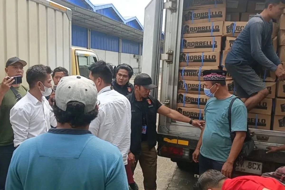Polisi Tindak Peredaran 9 Ton Daging Impor Kedaluwarsa Jelang Lebaran