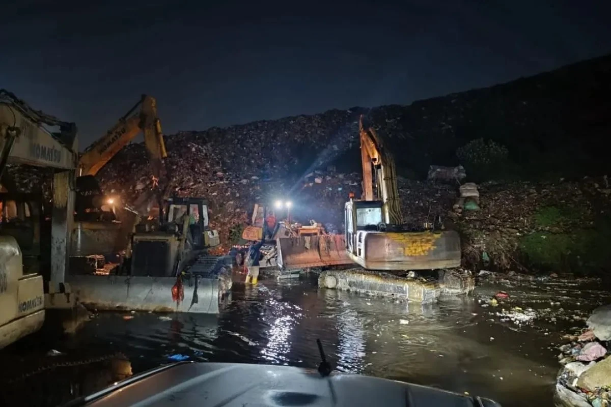Cegah Longsor Susulan, DKI Stabilisasi Area TPST Bantargebang
