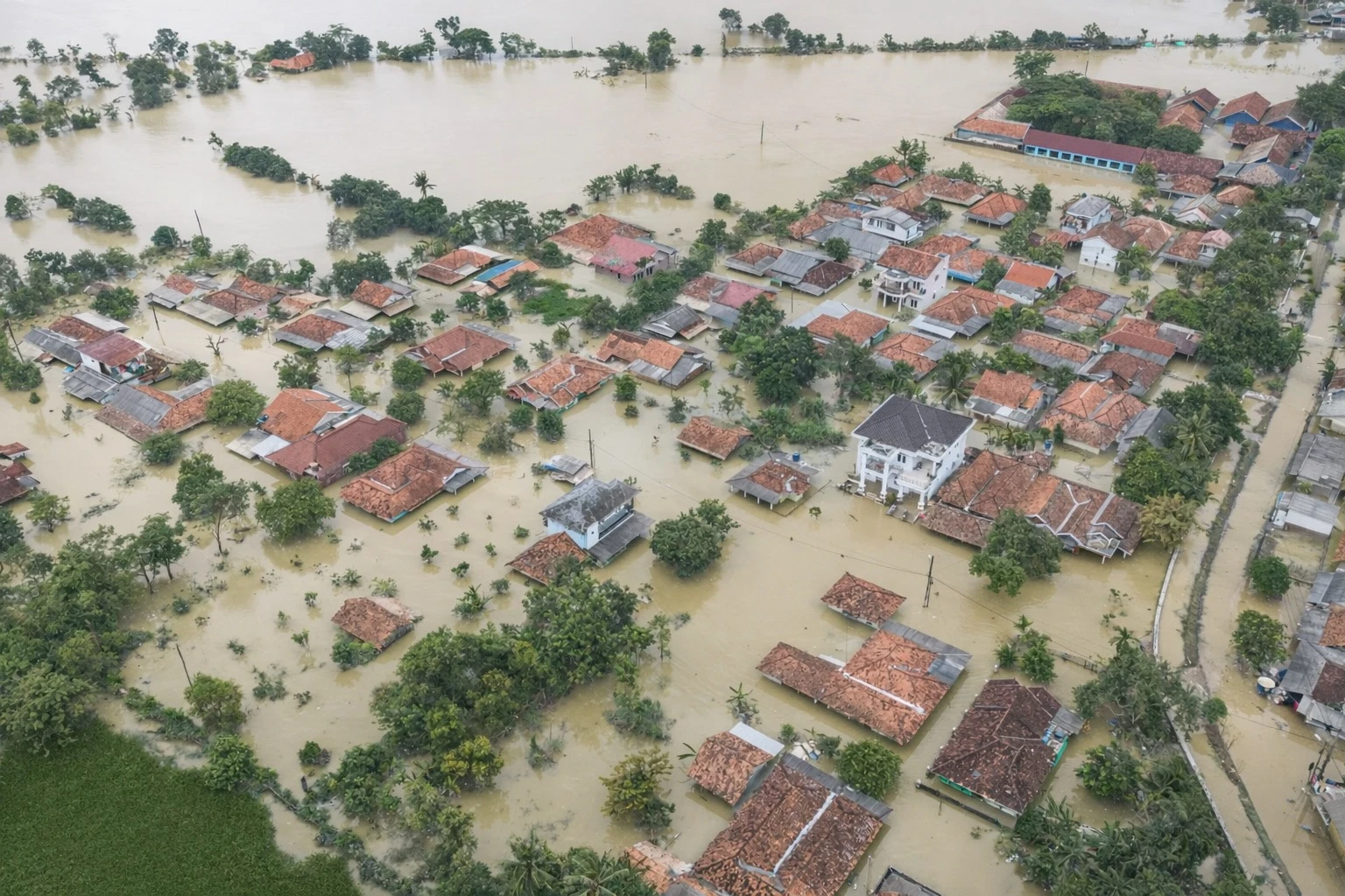 Tanggul Sungai di Karawang Jebol, 3.368 Warga Mengungsi