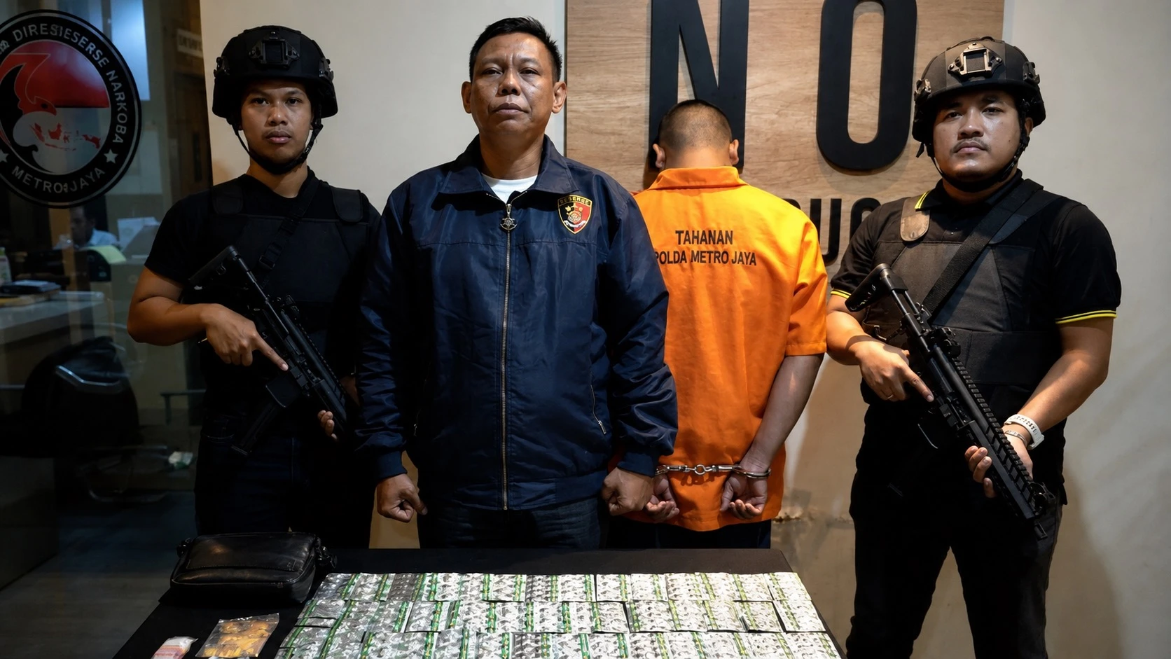Polisi Bongkar Praktik Peredaran Obat Keras Berkedok Warkop di Bekasi