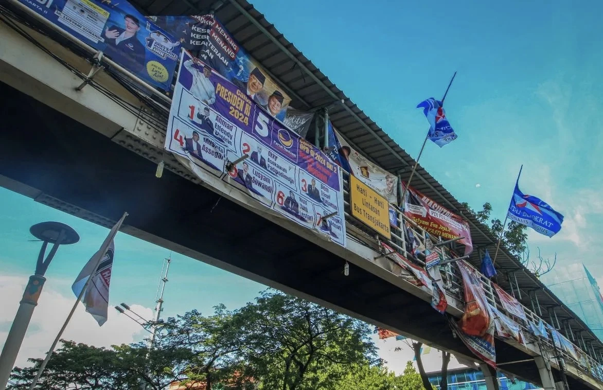 DKI Gencarkan Sosialisasi Aturan Pemasangan Bendera dan Spanduk Parpol