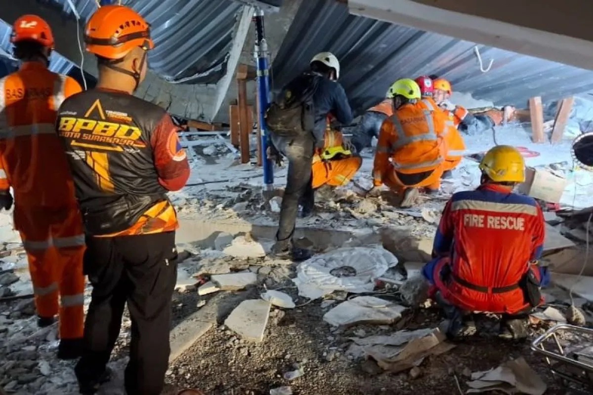 Diperkirakan 38 Santri Al Khoziny Masih Terjebak Reruntuhan