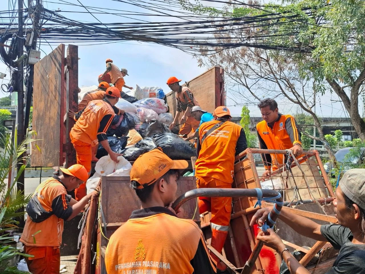 TPS Liar Jakarta Masih Disorot, Pengawasan dan Sanksi Diminta Diperketat