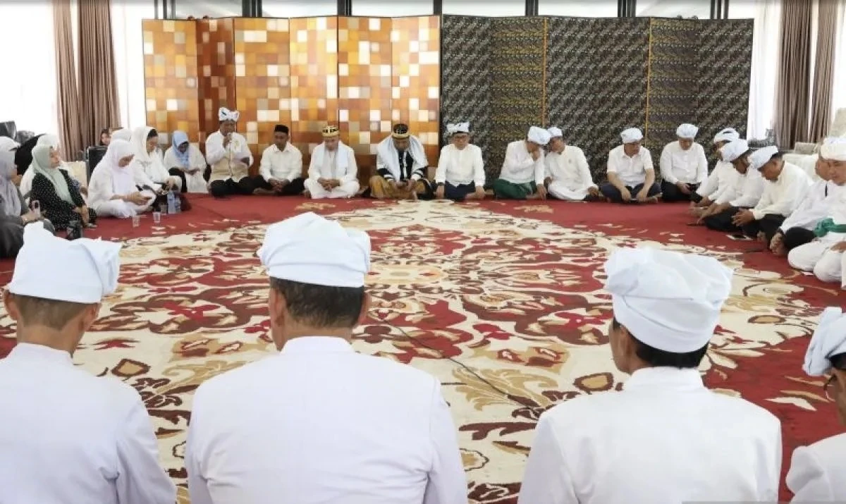Rachmat Gobel Dianugerahi Gelar Adat Anumerta Taa Lo'o Lamahe Lipu oleh Dewan Adat Gorontalo