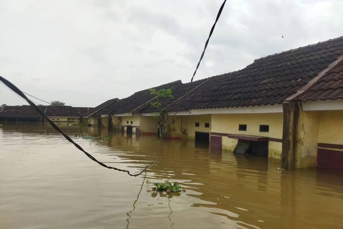 Sudah Tiga Hari, Banjir Dua Meter di Perumahan Cikande Tangerang Belum Surut