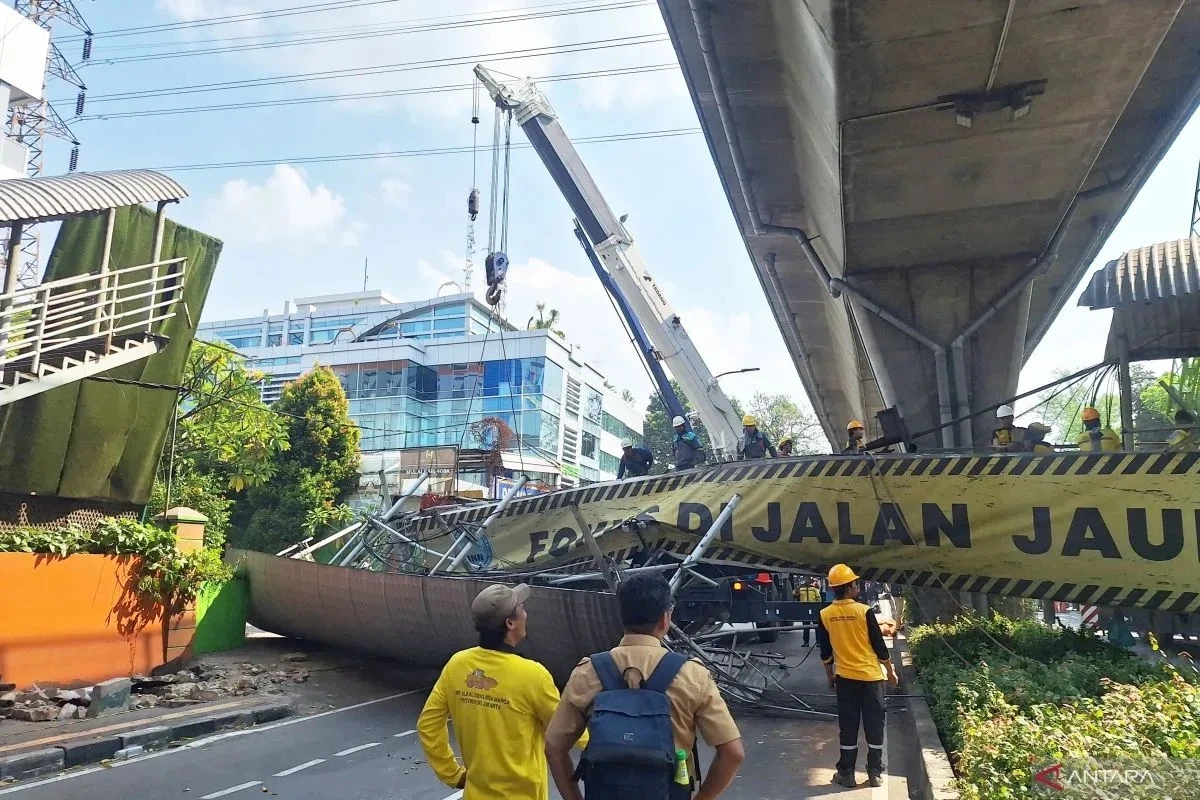 JPO Tendean Rusak Berat, DKI Rugi Miliaran dan Belum Ada Ganti Rugi