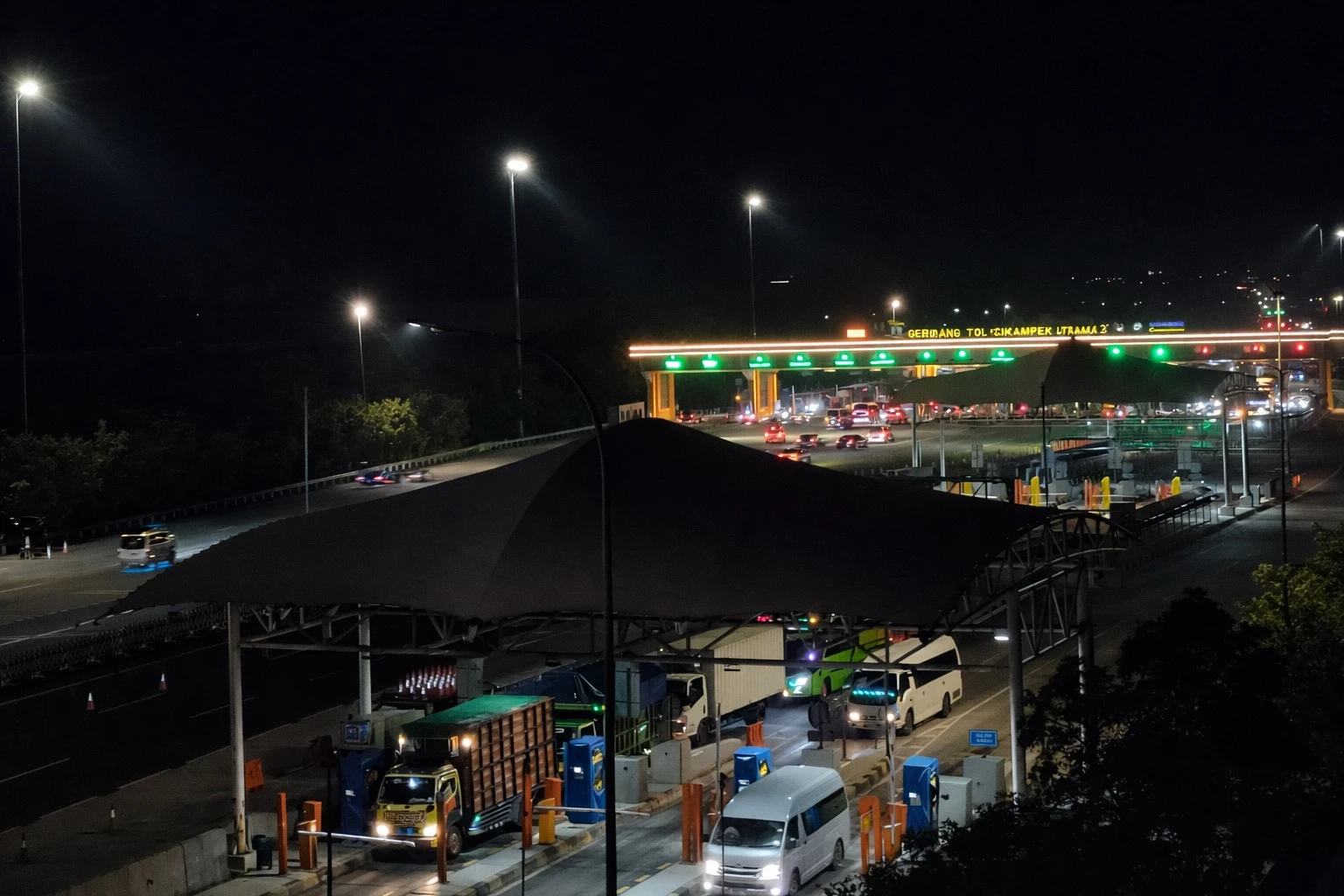 Antisipasi Lonjakan Kendaraan, Gerbang Tol Cikampek Utama Buka 19 Gardu