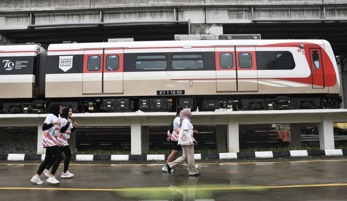 LRT Jakarta Fase 1B Dikebut, Slab Track Rampung 1 Agustus