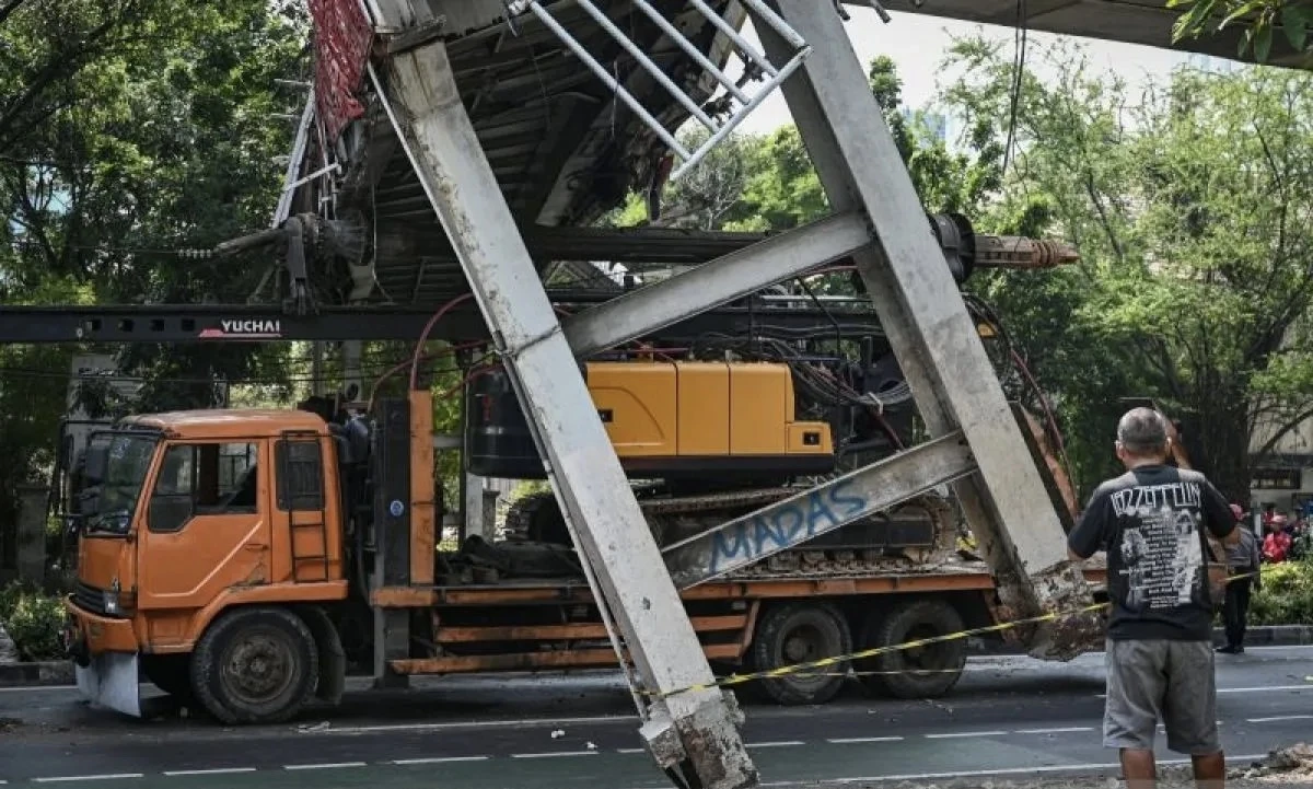 Pramono Cari Dana CSR dan KLB Perbaiki JPO Tendean