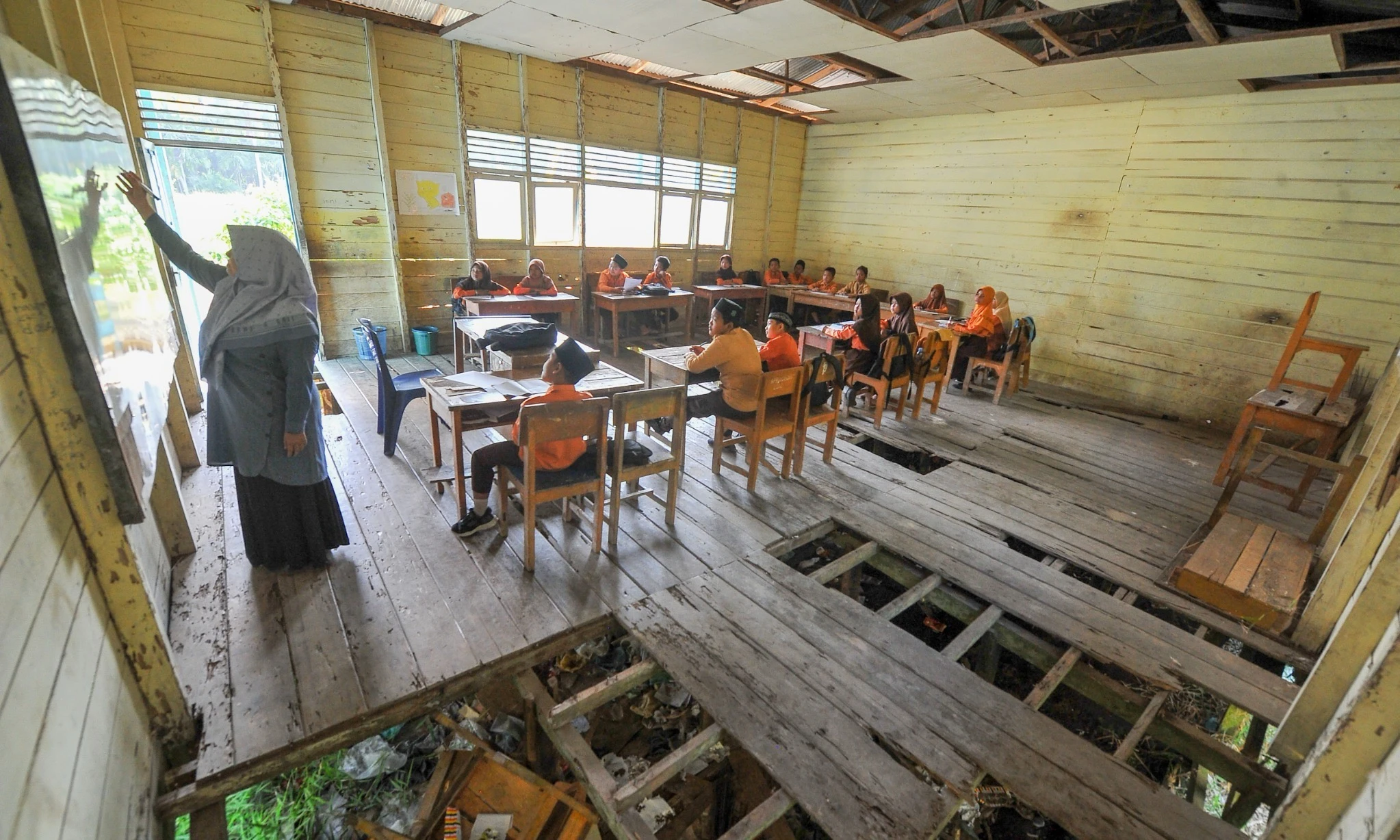 Tak Hanya Sekolah Rakyat, Pemerintah Targetkan Renovasi 60 Ribu Sekolah di 2026