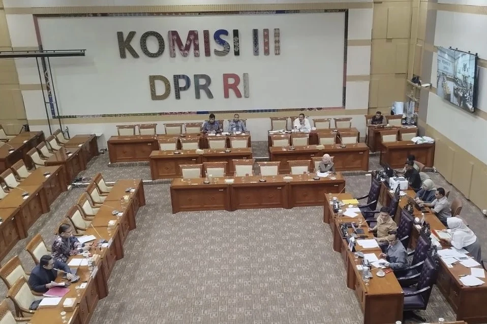Komisi III DPR RI Tegaskan Polri Harus Tetap di Bawah Presiden