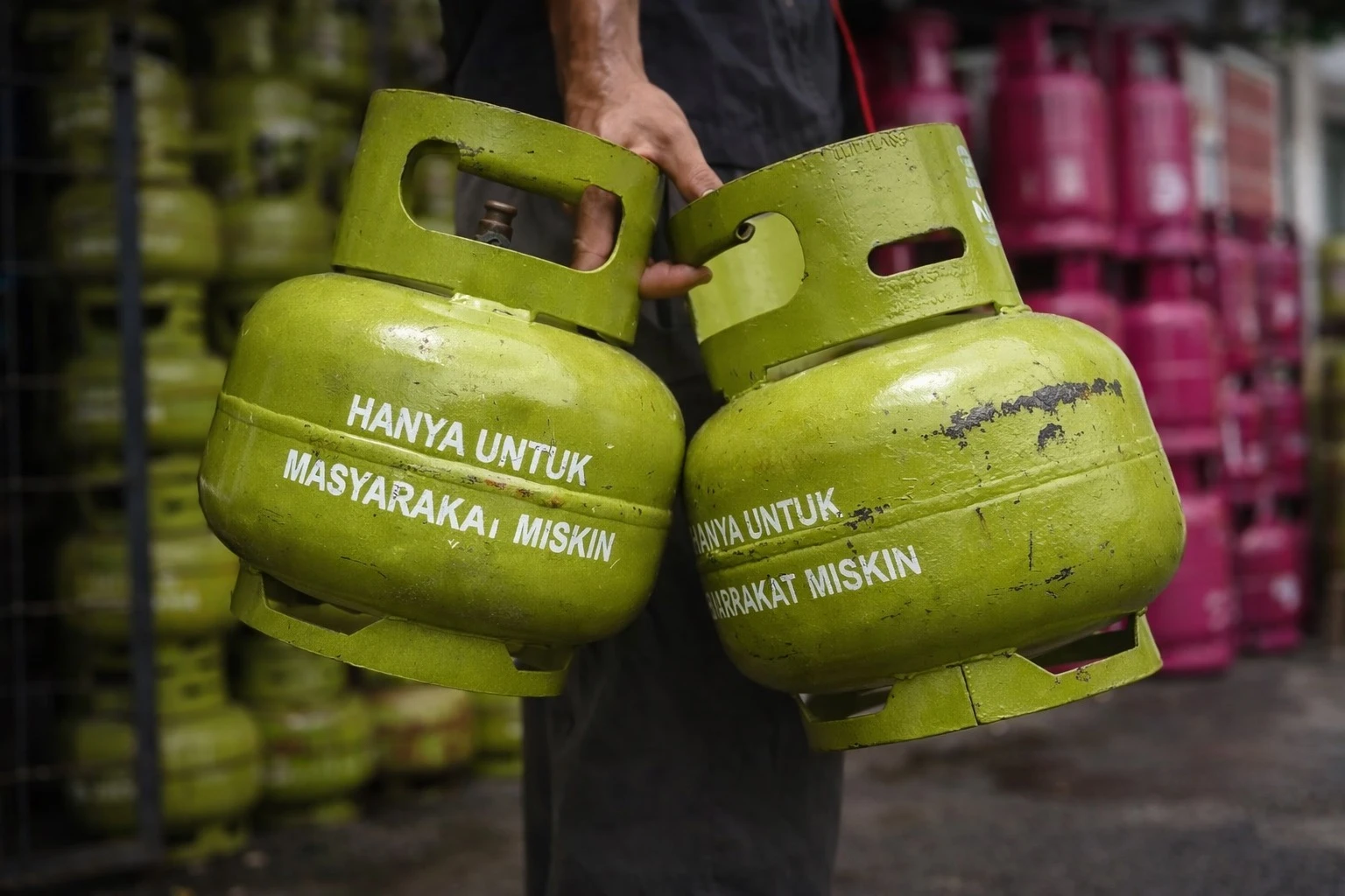 Bahlil Pastikan Stok BBM Aman, Masyarakat Diminta Bijak Gunakan LPG