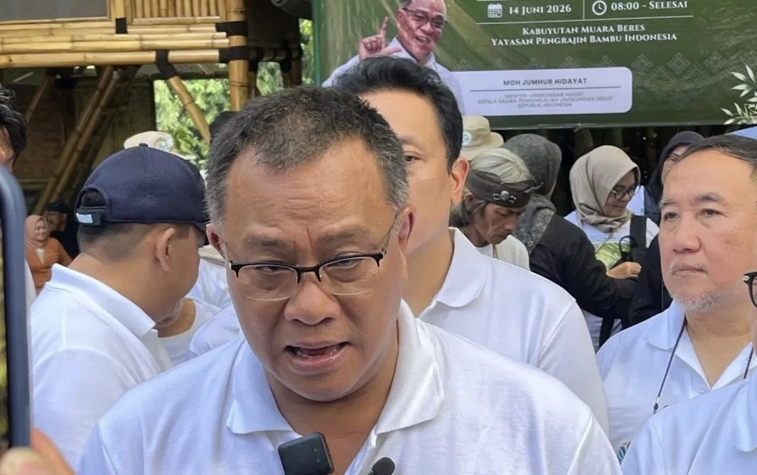 Menteri Lingkungan Hidup/Kepala Badan Pengendalian Lingkungan Hidup (BPLH) Moh. Jumhur Hidayat