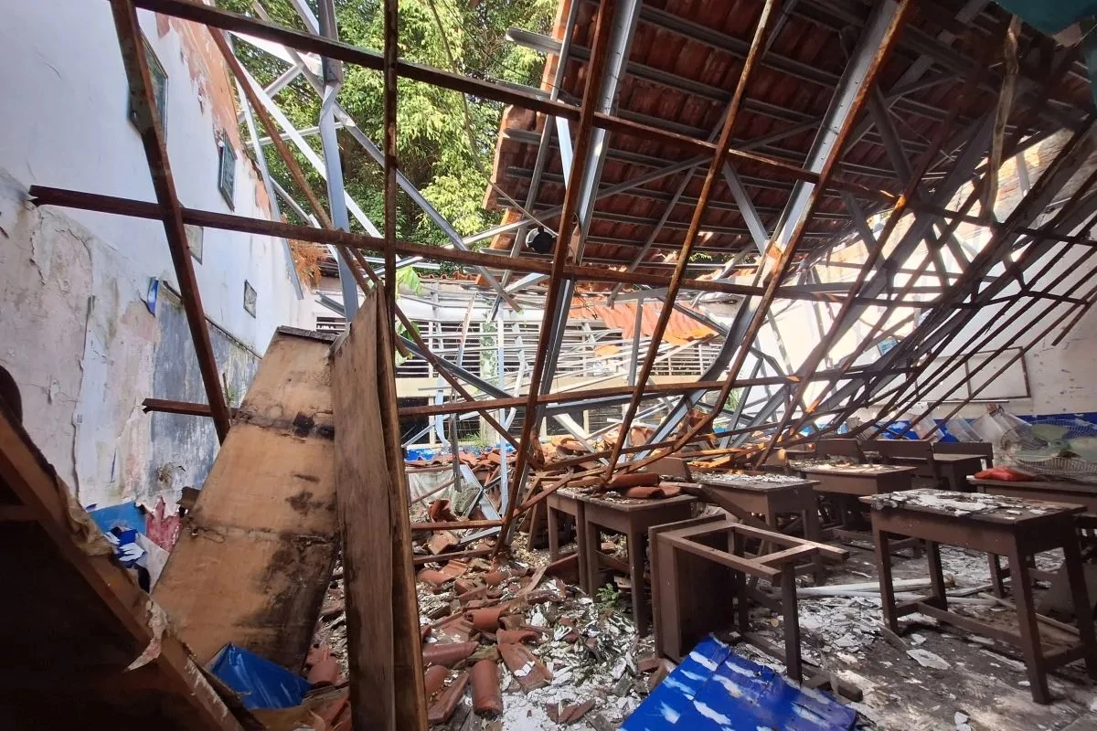 Gedung Sekolah Roboh, Siswa SDN Kebayoran Lama 09 Belajar di Musala