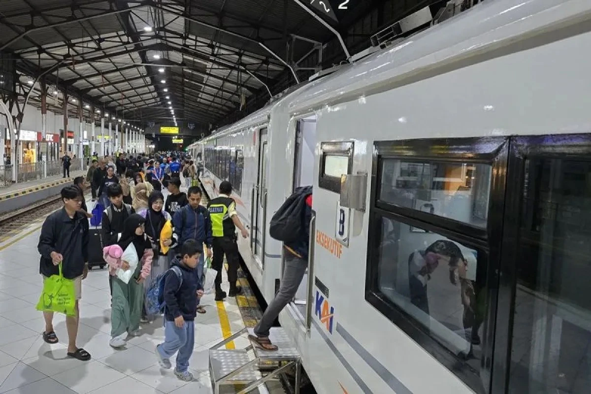 Angkutan Lebaran di Stasiun Purwokerto, Kabupaten Banyumas, Jawa Tengah