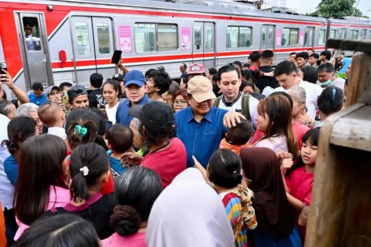 Prabowo Perintahkan Jajarannya Bangun Hunian Layak Bagi Warga Pinggir Rel Senen, Jakarta