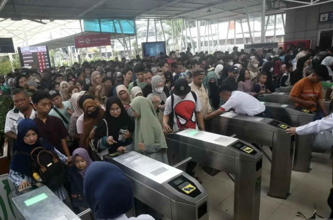 BPS: 7,7 Juta Pekerja Indonesia Jadi Komuter di 2025