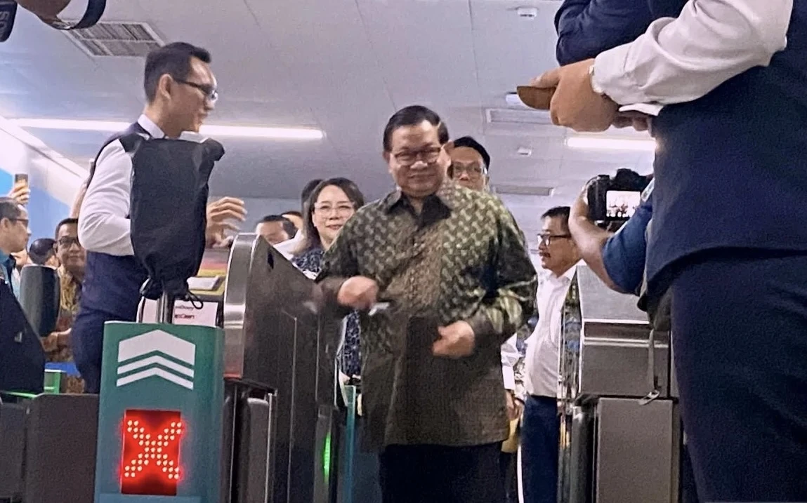 Naik MRT Jakarta Kini Bisa Tap Kartu Kredit Visa dan Mastercard
