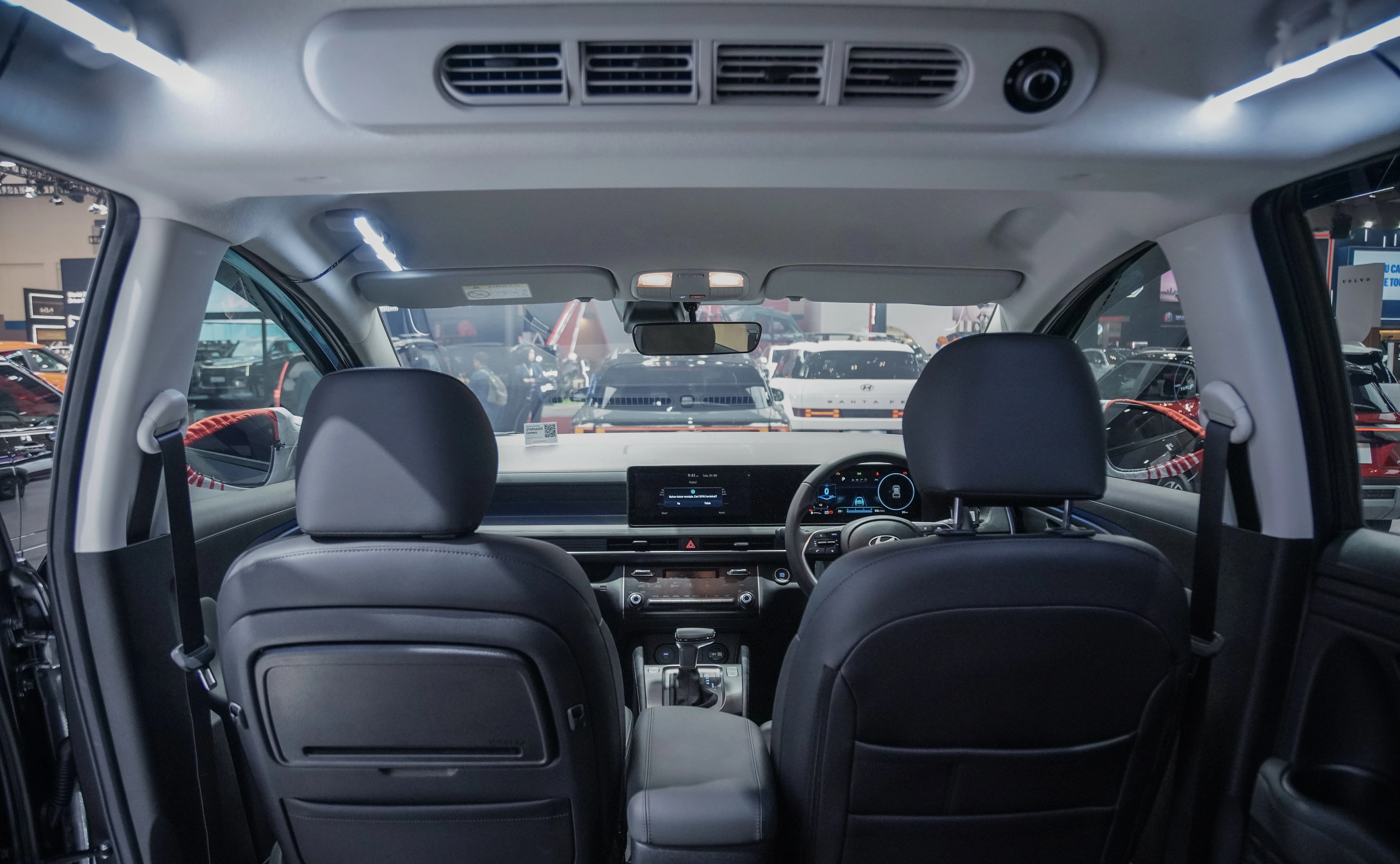 Seatback Table pada STARGAZER Cartenz