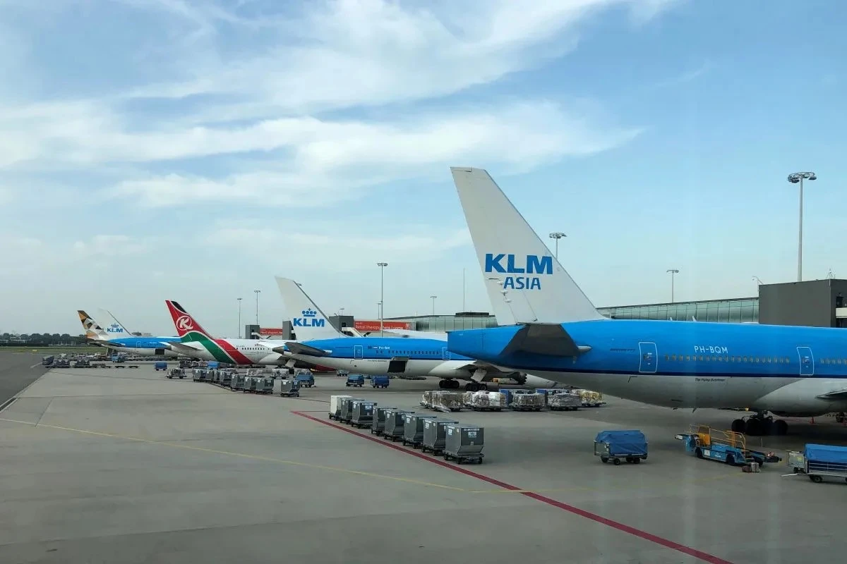 Harga BBM Melonjak, KLM Berencana Batalkan 160 Penerbangan