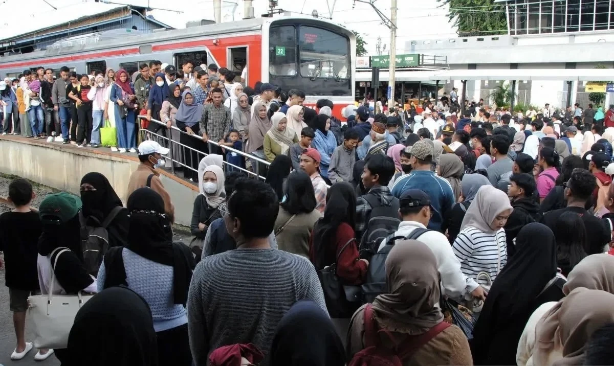 KRL Jabodetabek Tembus 178 Juta Perjalanan, Kapasitas Jadi Sorotan