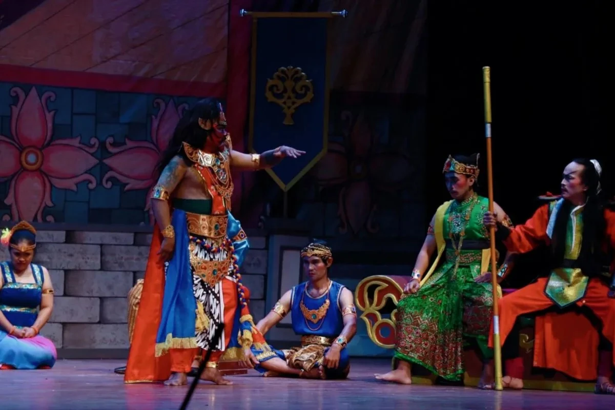 Miss Tjitjih, Kebudayaan Sunda dan Keberagaman Budaya Jakarta