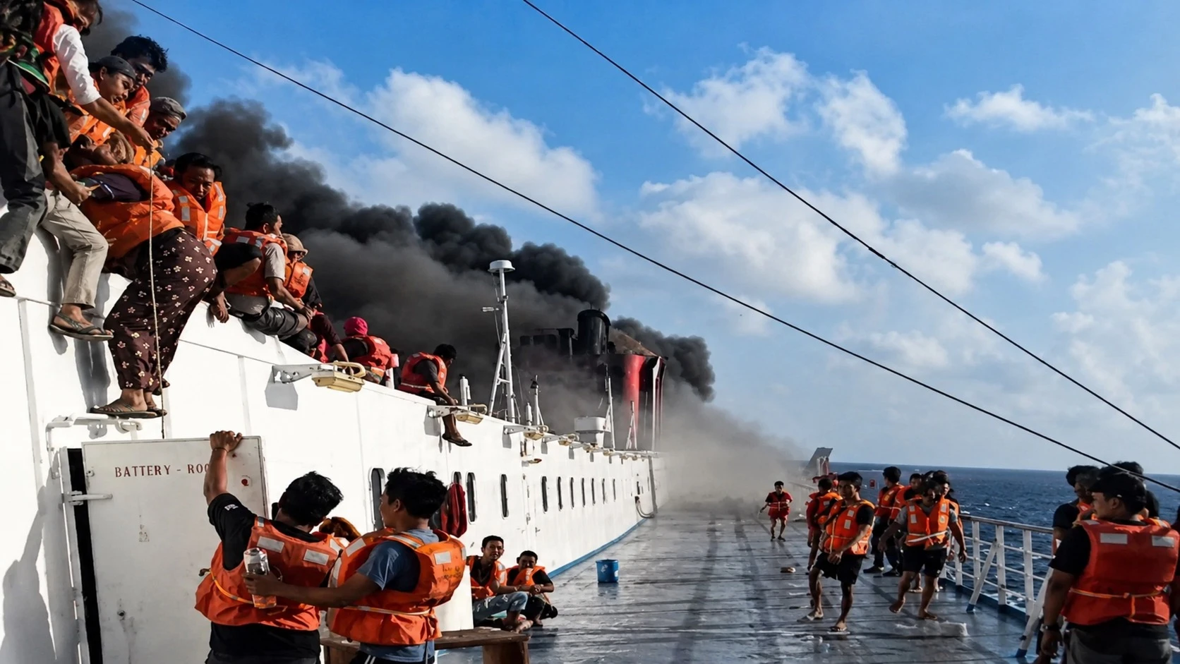 Buntut KMP Mutiara Sentosa II Terbakar, DPR Desak Kemenhub Audit Total Kapal Penumpang