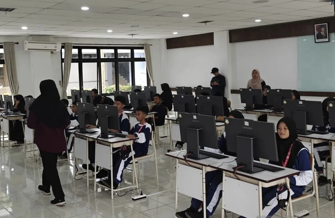 Mensos Minta Masyarakat Mampu Tak Manfaatkan Sekolah Rakyat