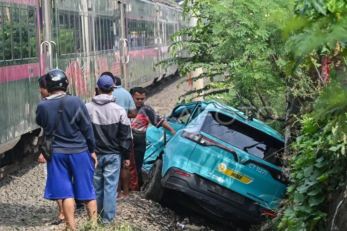 Polisi Tetapkan Sopir Taksi Green SM Sebagai Pihak yang Lalai dalam Tragedi Kereta di Bekasi Timur