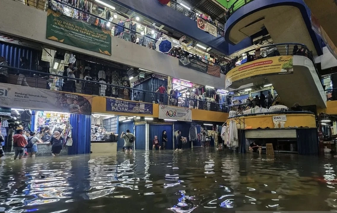 Hujan Deras, 55 RT di Jakarta Terendam, Jalan Utama Jaksel–Jakbar Tergenang
