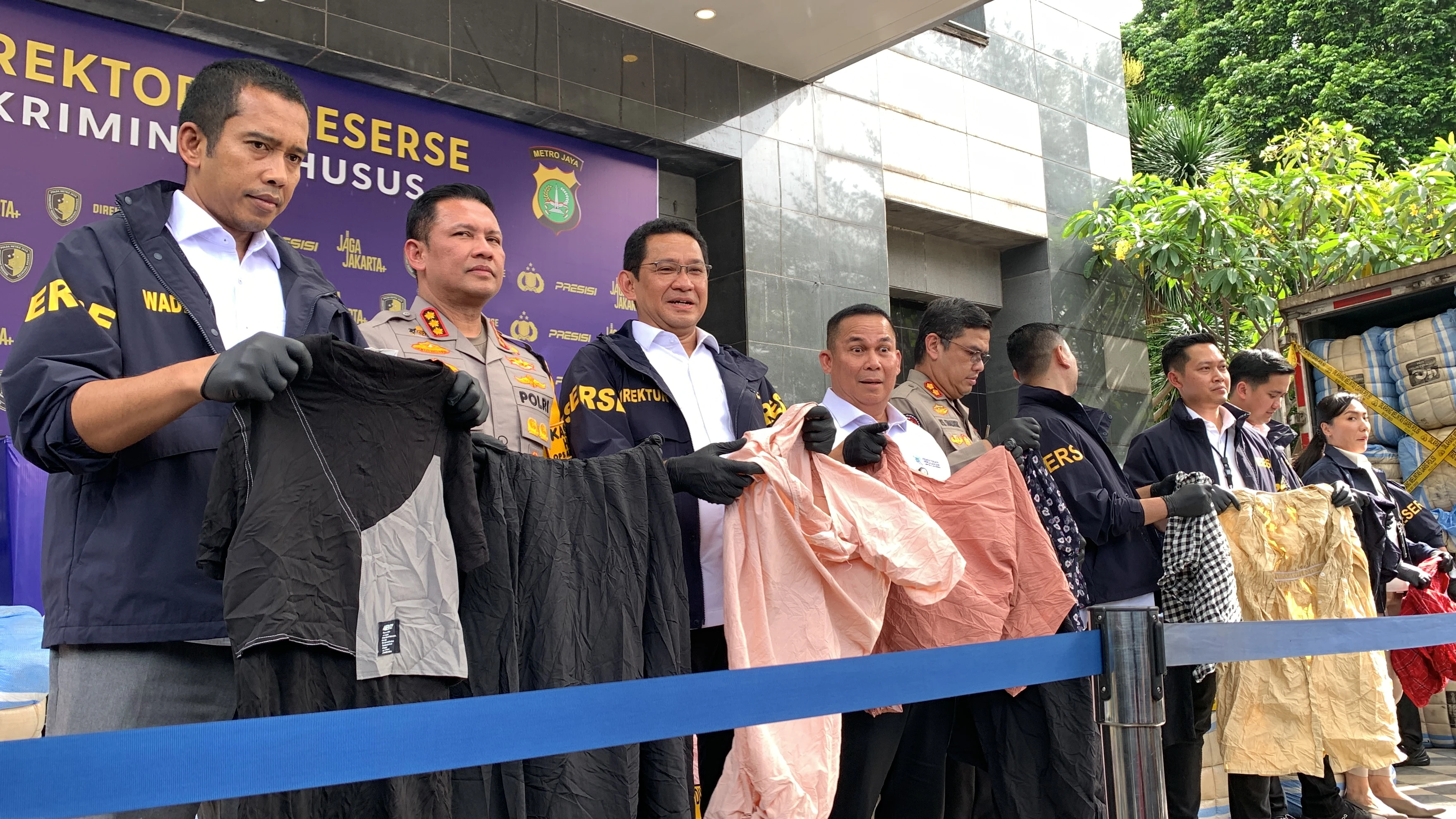 Polisi Minta Pedagang Hentikan Bisnis Thrifting Ilegal atau Hadapi Pidana