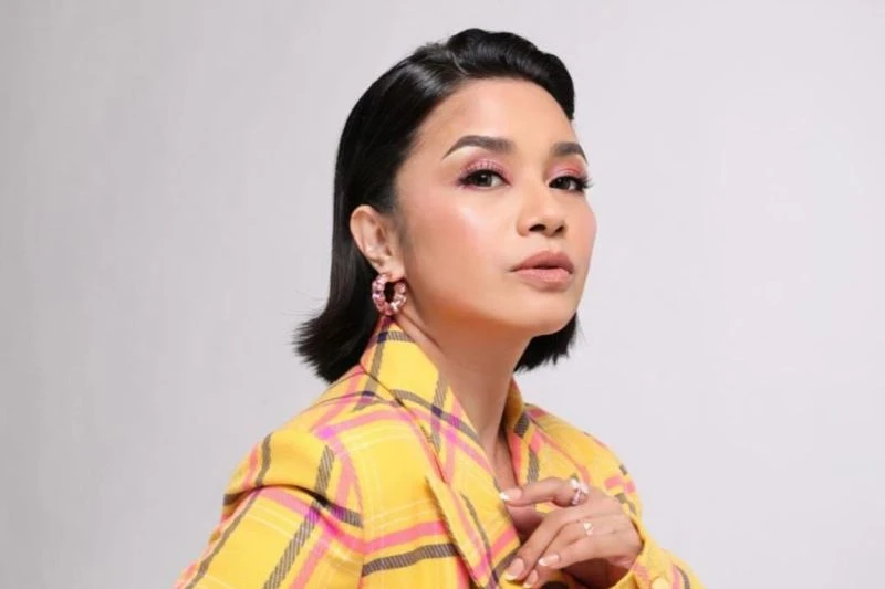 Ruth Sahanaya Rilis “Sebaris Lirik Cinta” Rayakan 40 Tahun Berkarya