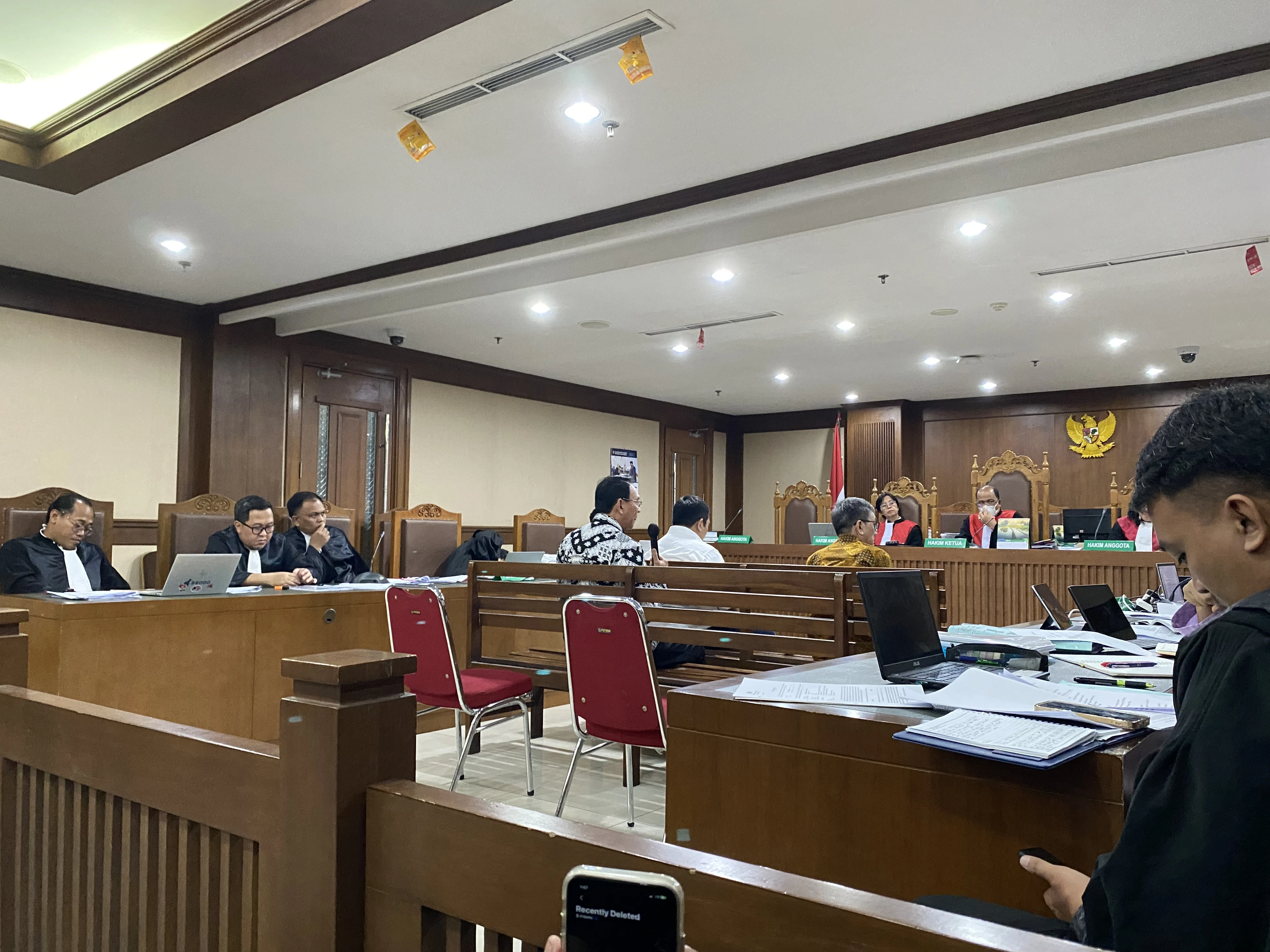 Hakim Bentak Kuasa Hukum di Sidang LNG: Dengar Saya, Kalau Tidak Kita Bubarkan Saja!