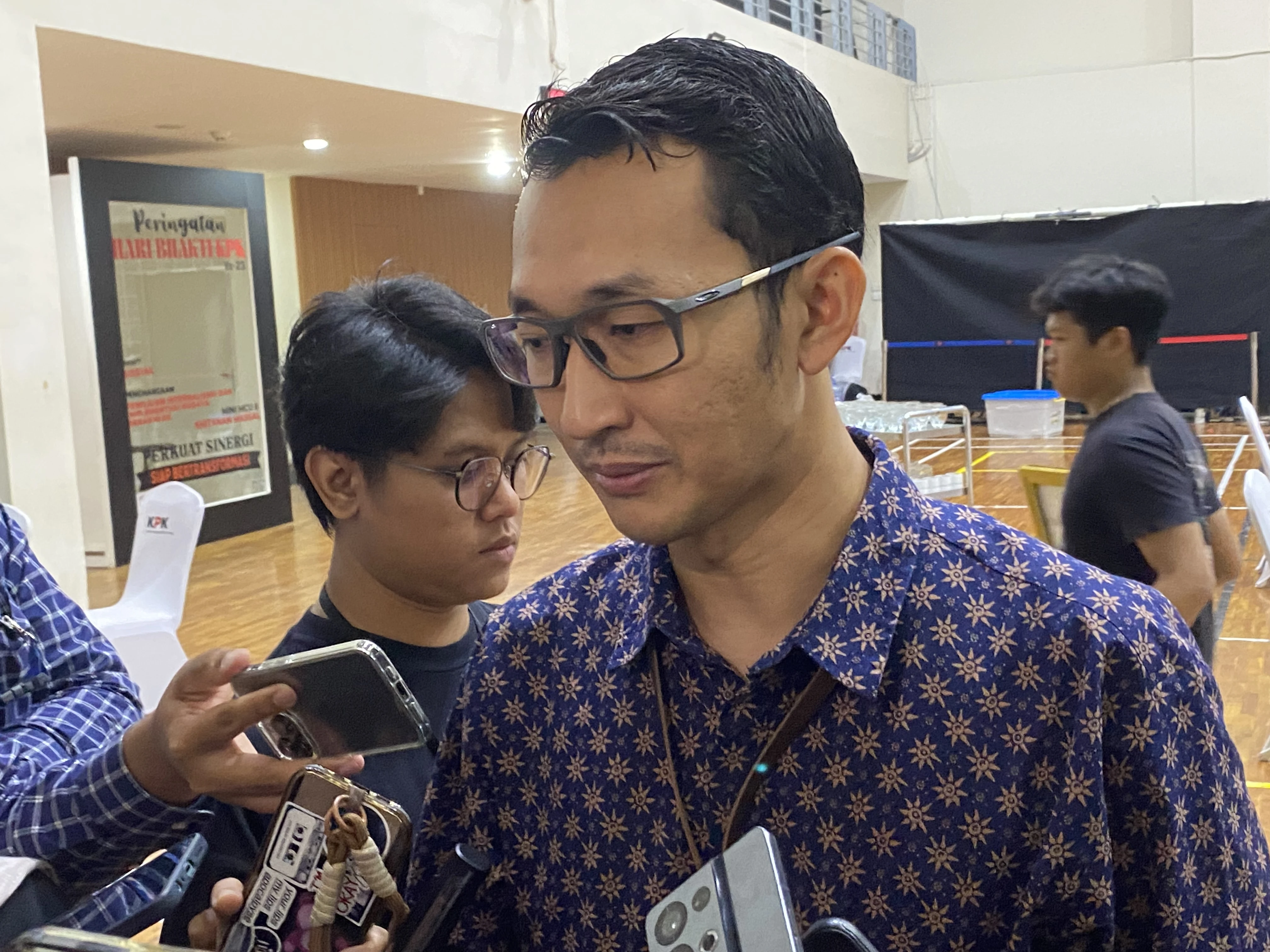 KPK Amankan Barang Bukti Elektronik dan Mobil di OTT Bupati Pekalongan