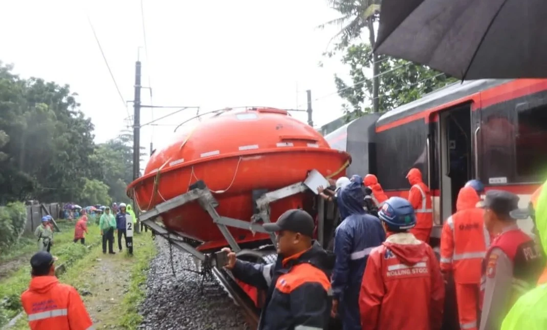 KA Bandara Terganggu Usai Tabrak Truk, Ini Transportasi Alternatif ke Soekarno-Hatta