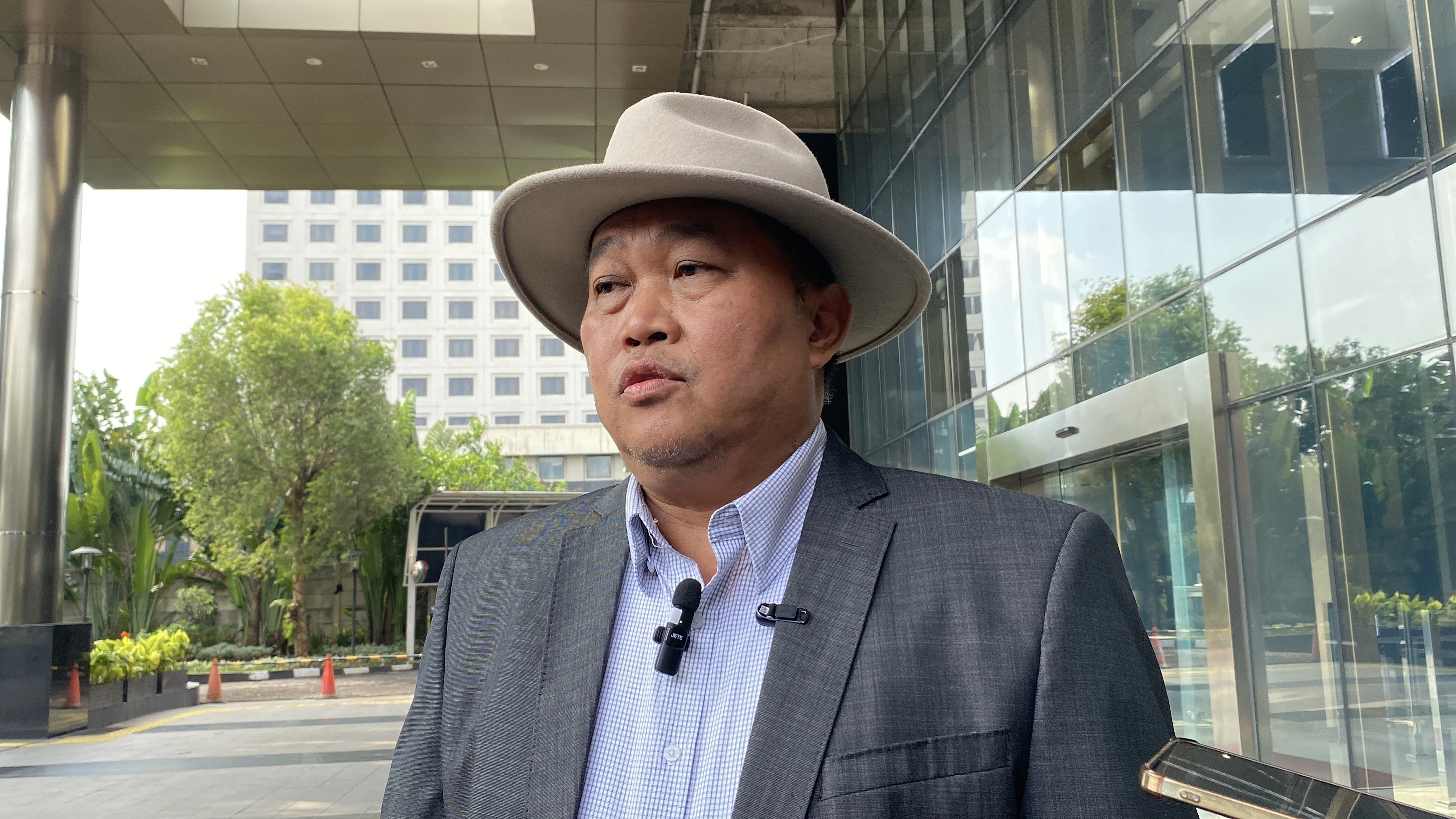 Ketua MAKI Tantang Pimpinan KPK Buka Chat HP untuk Buktikan Tak Ada Intervensi