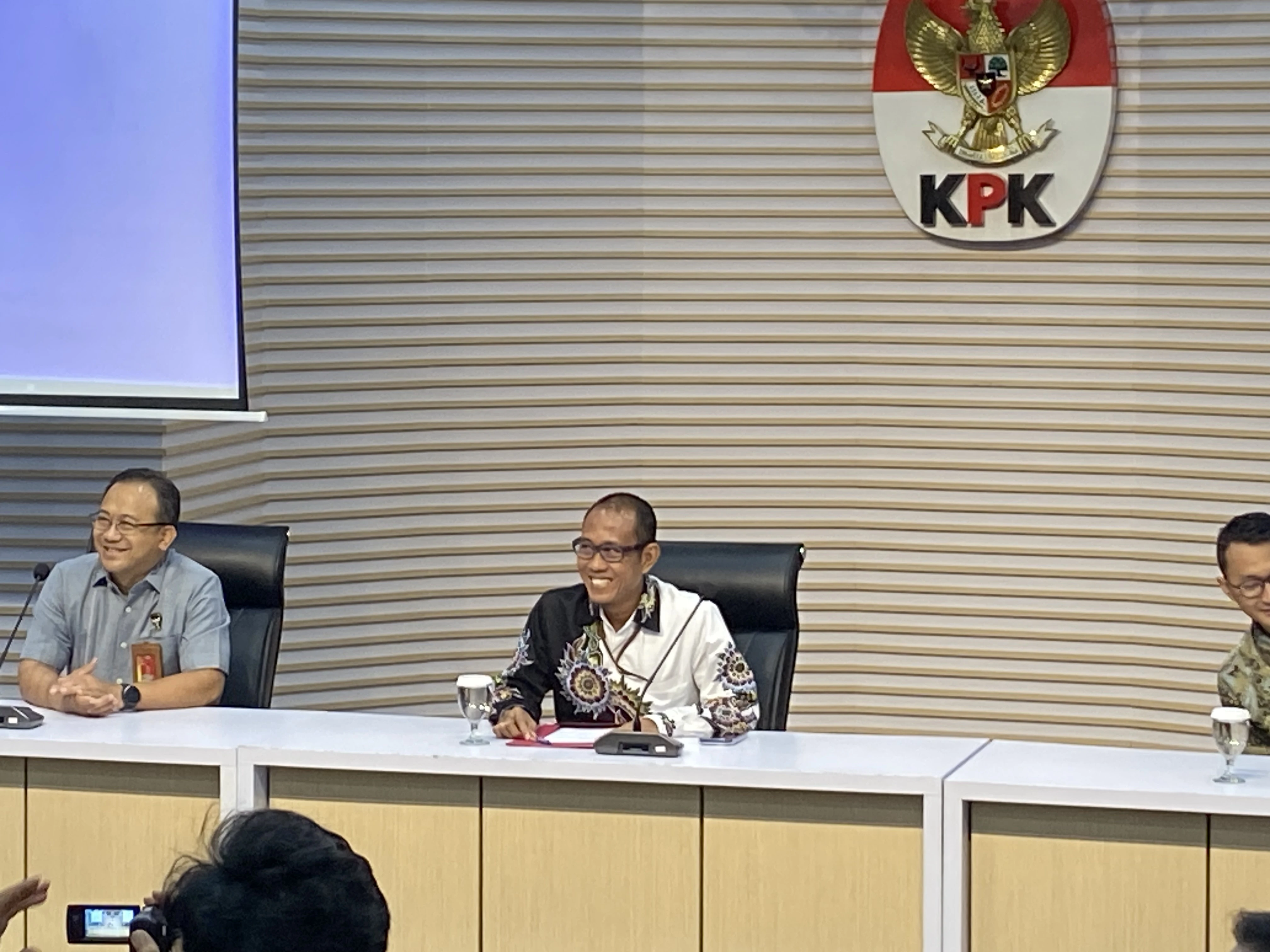 KPK Tahan Bupati Muara Enim Edison dan 3 Tersangka Korupsi Pengadaan Selama 20 Hari