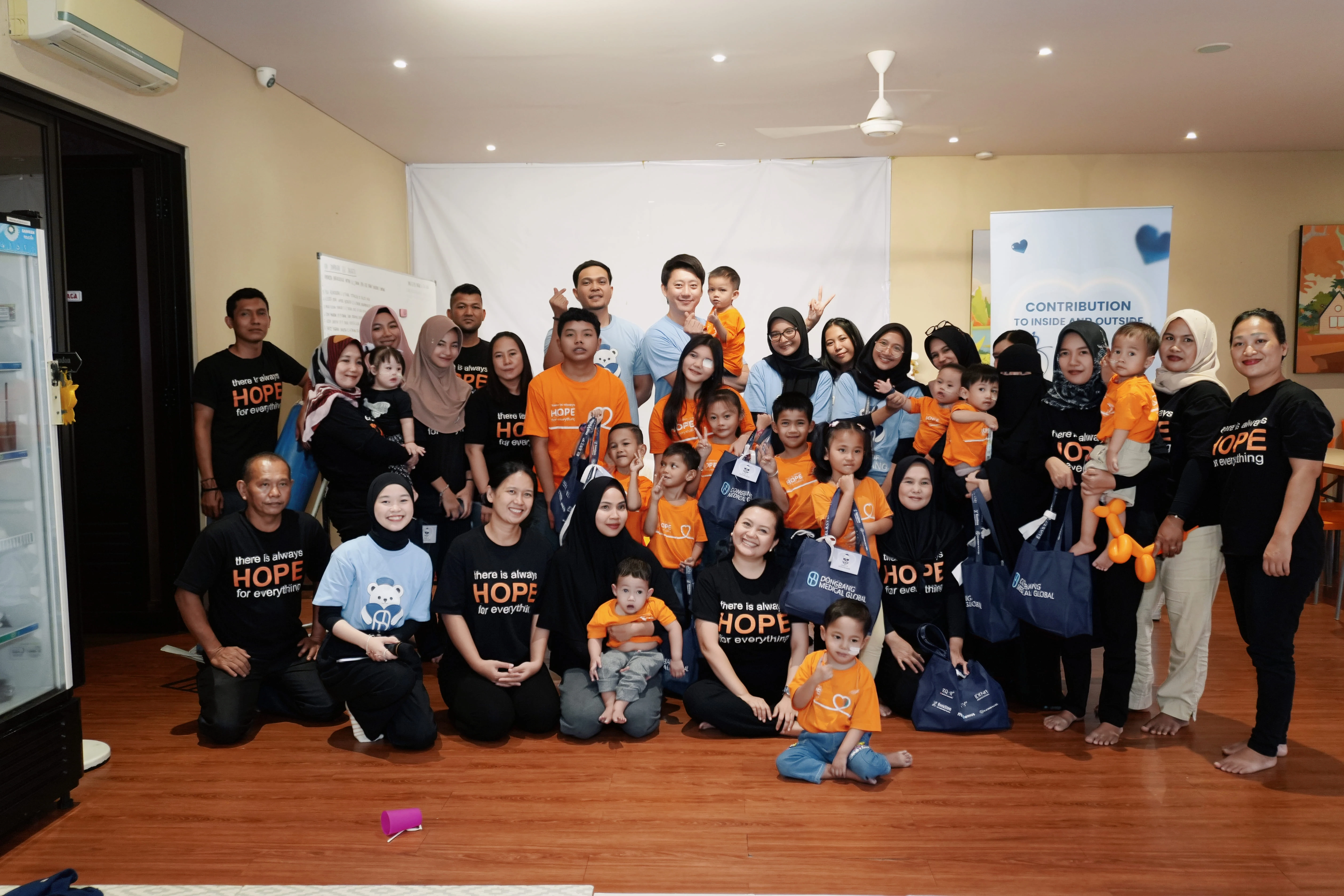 Rayakan Hari Anak Nasional, Dongbang Medical Salurkan Bantuan Kesehatan