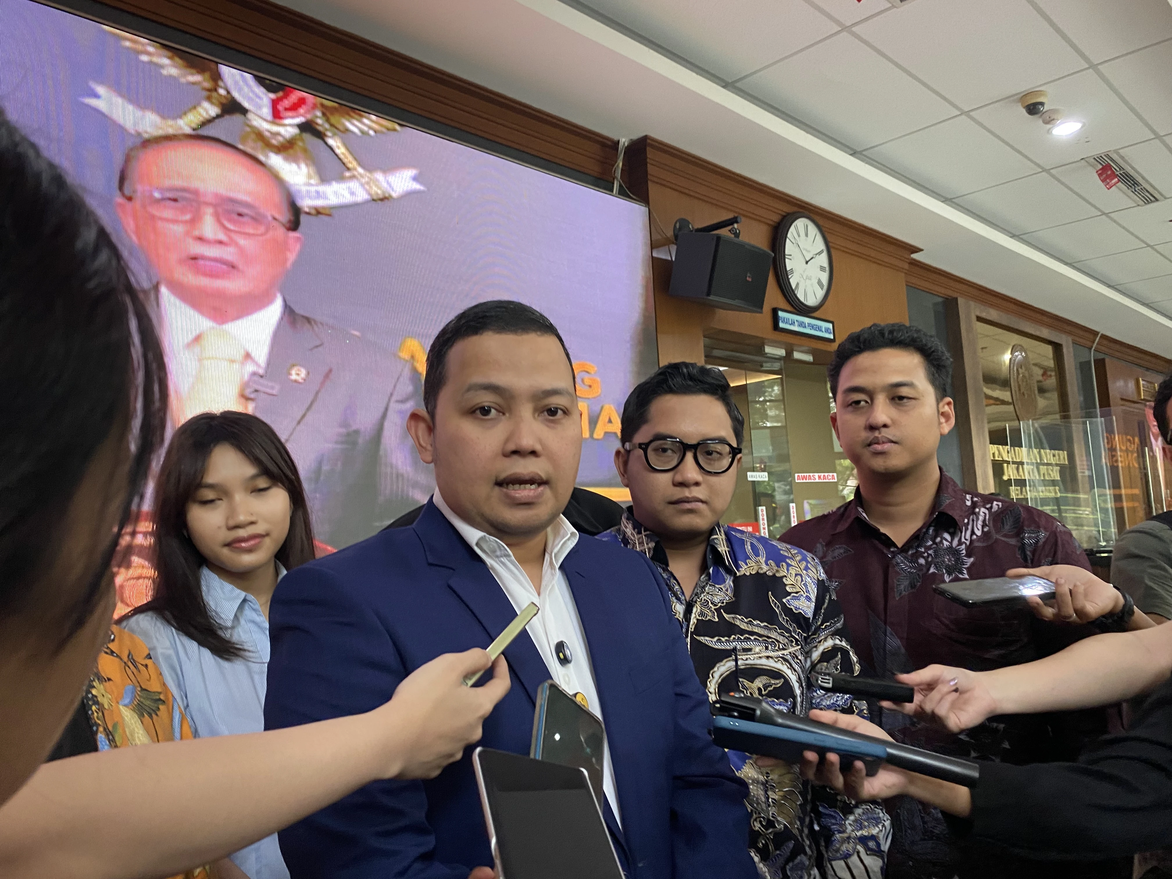 Kubu Nadiem Bakal Laporkan Majelis Hakim ke Bawas MA Minggu Ini