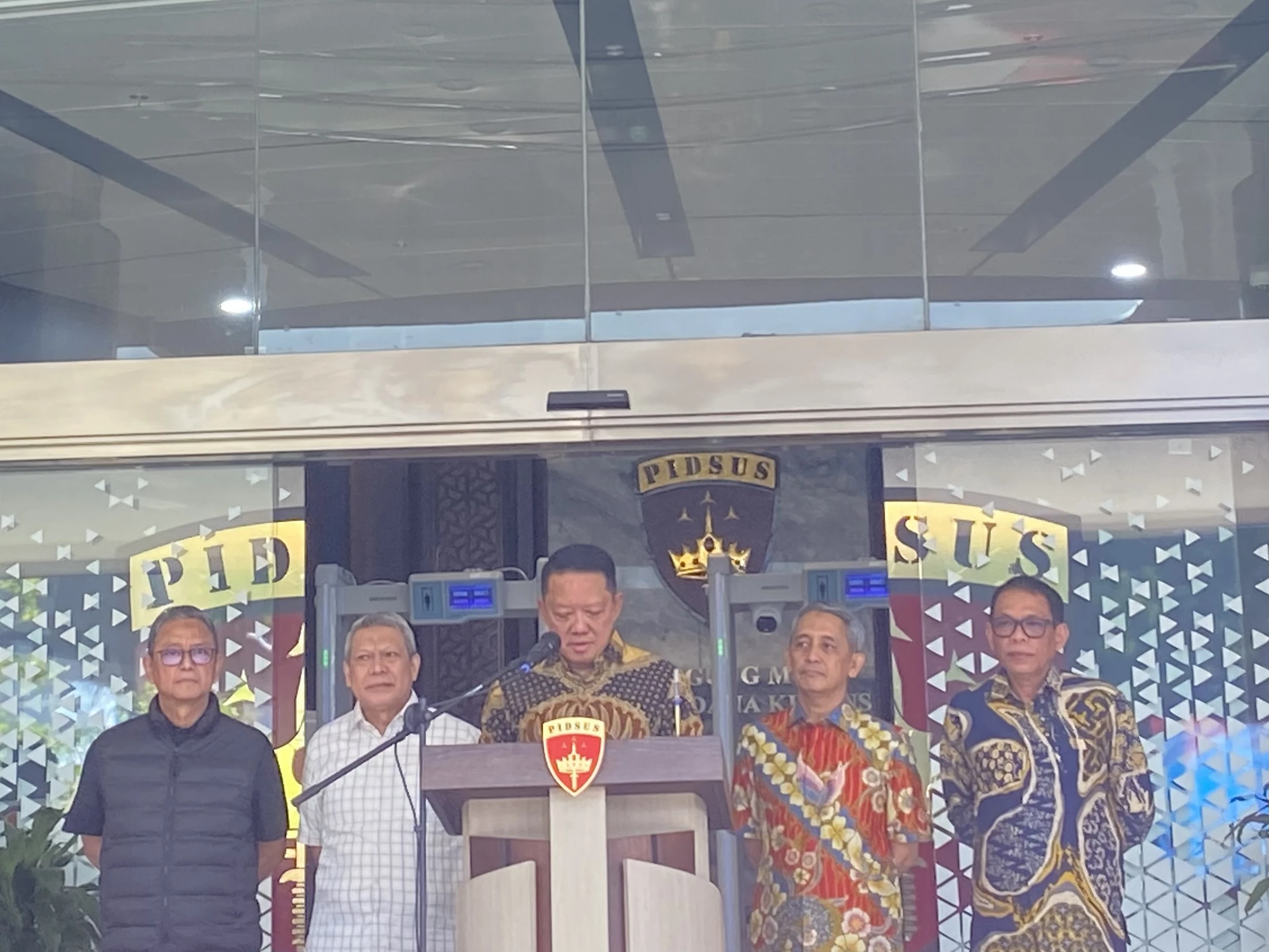 Dicecar Isu Mundur dari Jabatan, Febrie Tak Berikan Bantahan Eksplisit
