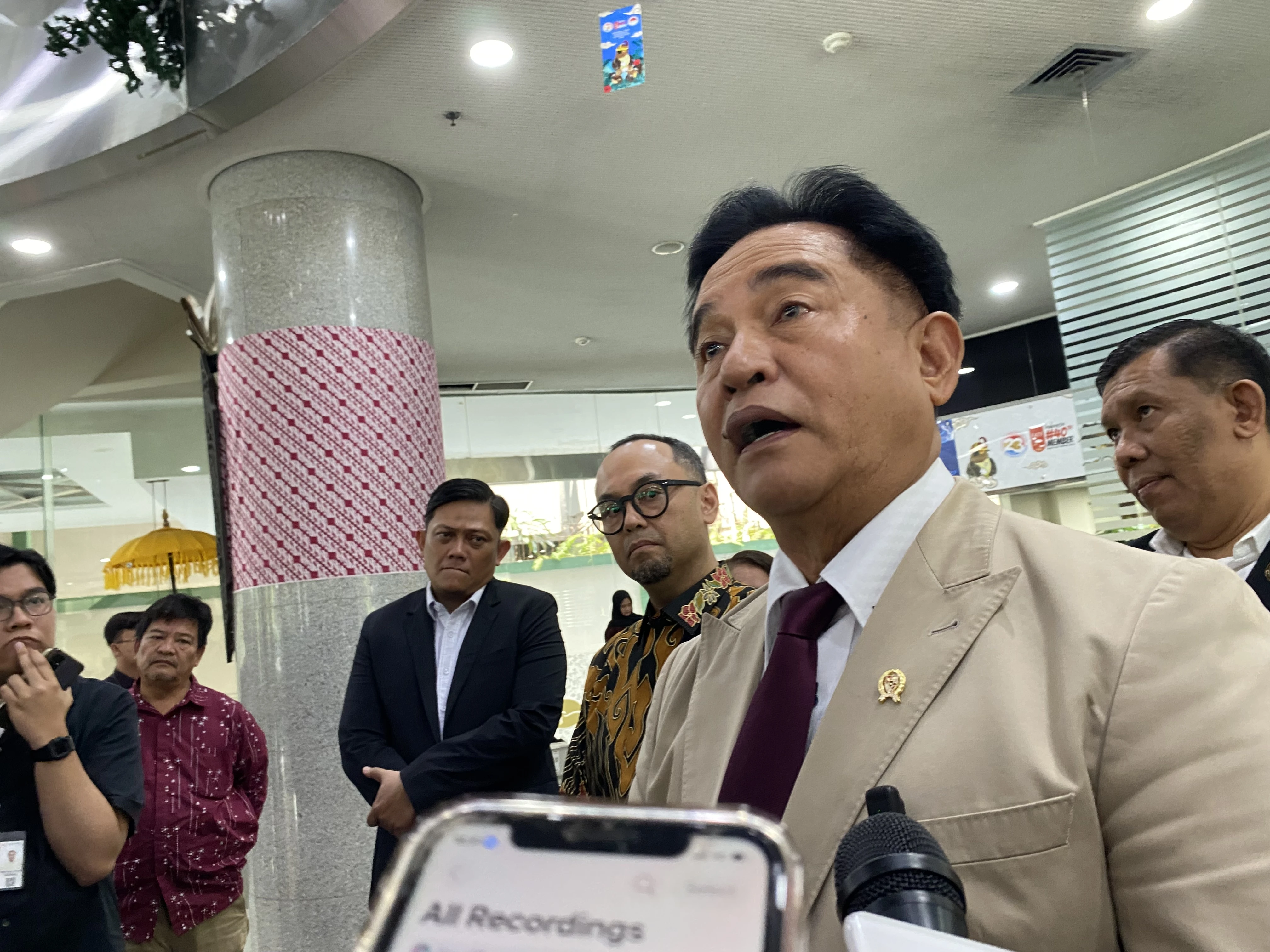 Menko Yusril Ingatkan Risiko Kejahatan Keuangan di Balik Transaksi Cashless UMKM