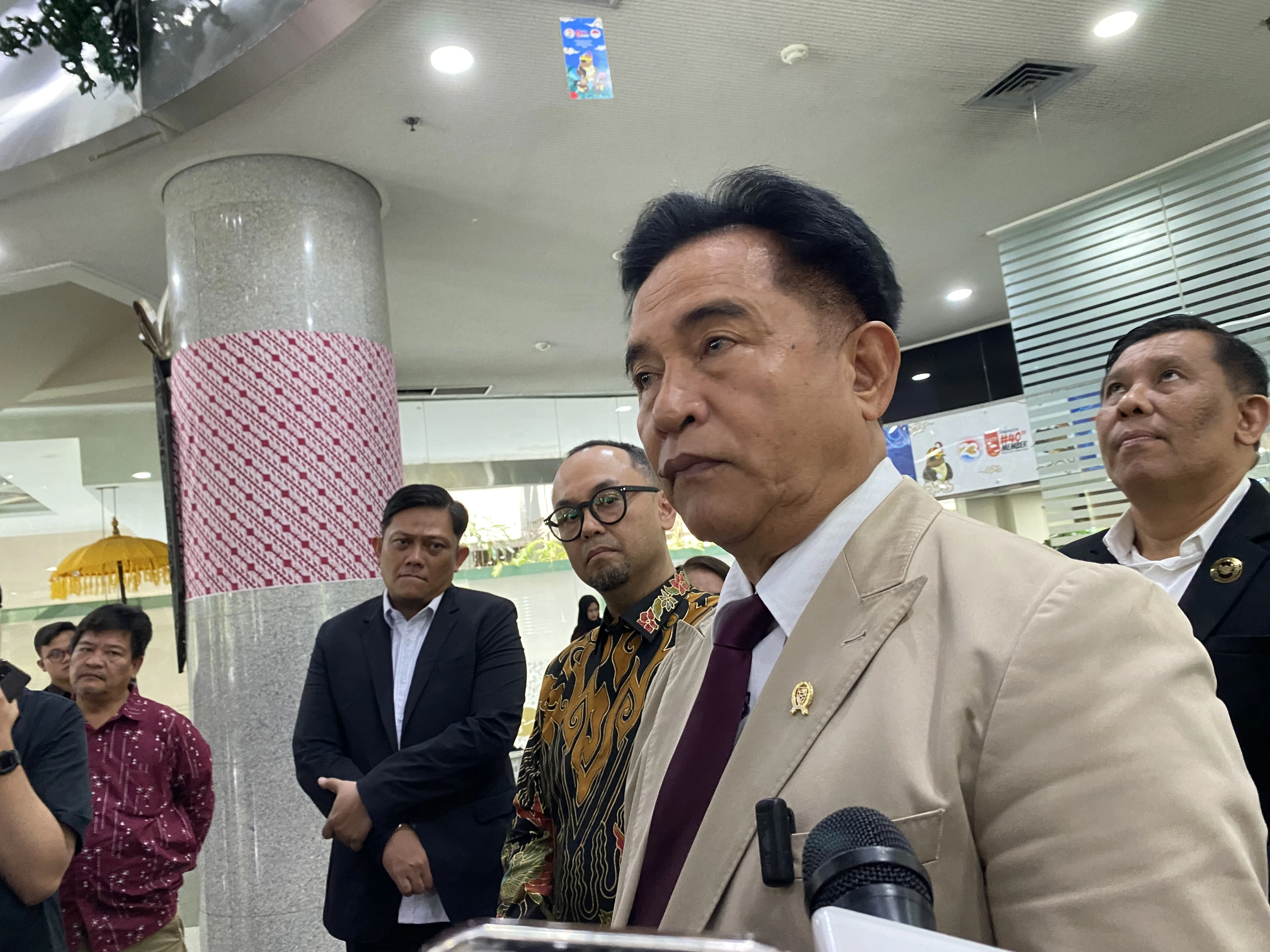 Yusril: WNI Masuk Militer Asing Tak Otomatis Kehilangan Status