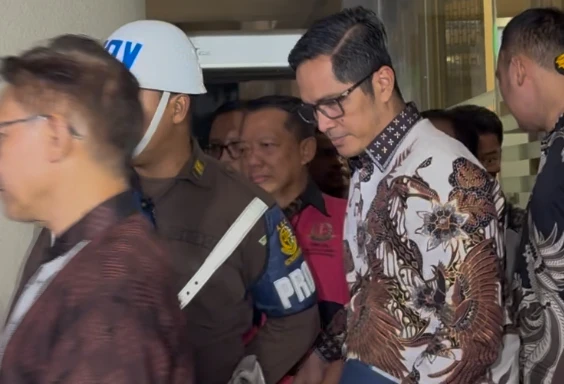 Rampung Diperiksa 6 Jam, Kuasa Hukum Tegaskan Febrie Adriansyah Hanya Diperiksa sebagai Tersangka