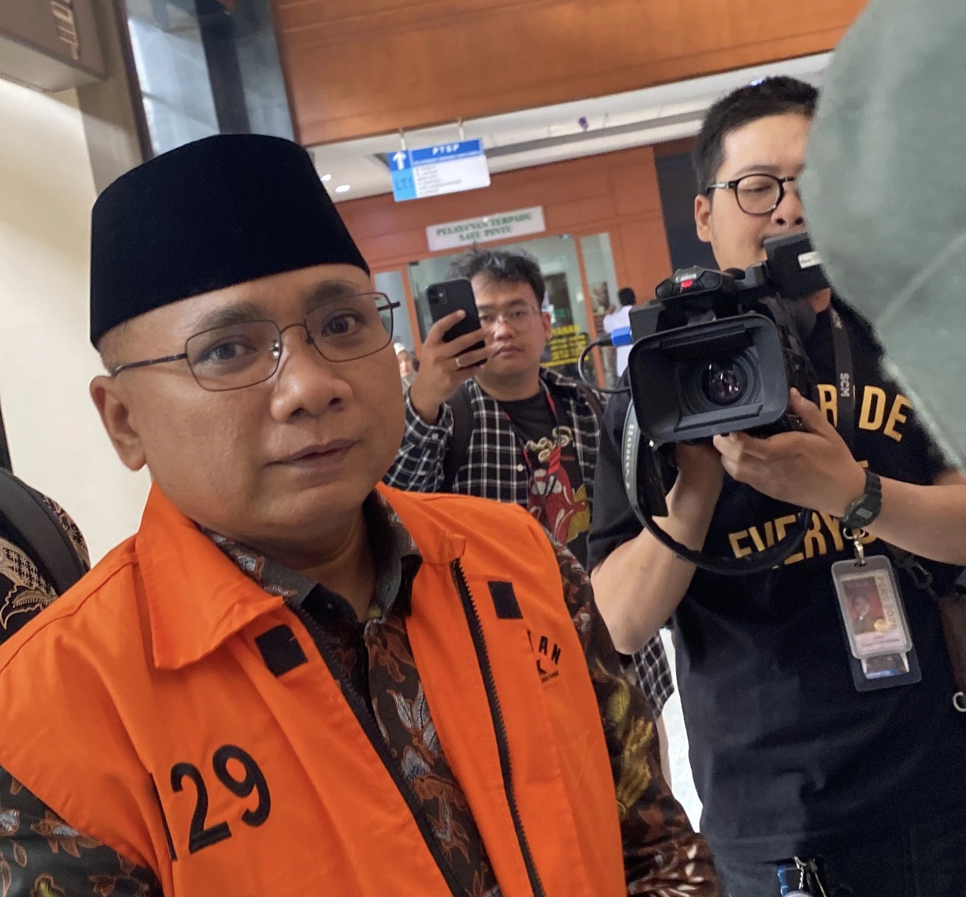 Lobi Pansus Haji DPR, Eks Menag Yaqut Diduga Siapkan Uang Suap Rp17,8 Miliar